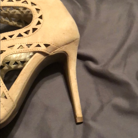Cream high heels - Picture 5 of 6